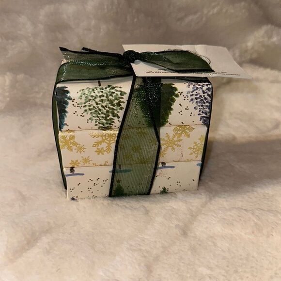 Alchimia Soap Fresh Sparkling Snow Moisturizing Christmas Holiday Wrapped Soap - Picture 1 of 5